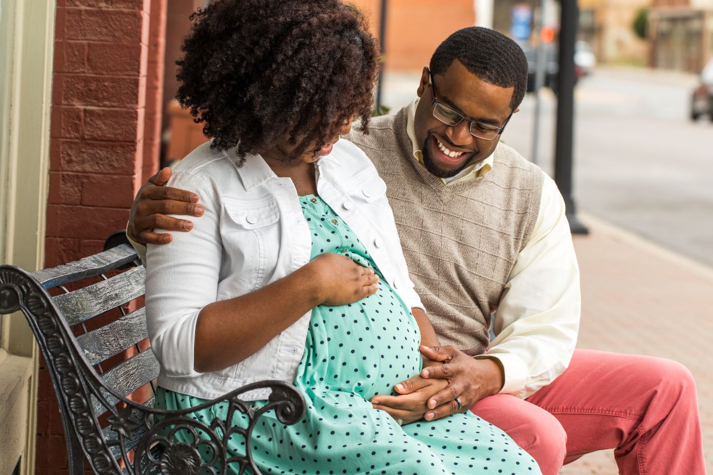 An expecting couple in shared antenatal care.